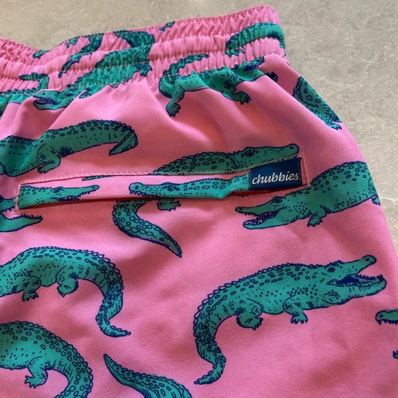 NWOT Chubbies Swim Trunks The Glades Alligator Print Pink 5.5" Mesh Lined Size L - Picture 7 of 11